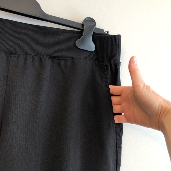 Monrow Black Cuff Pants - Picture 5 of 8